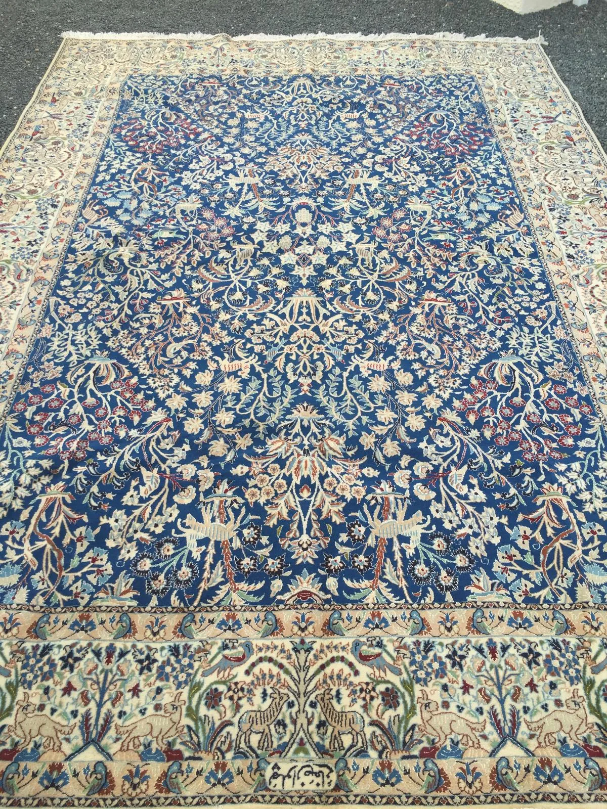 Bleu profond & motifs floraux